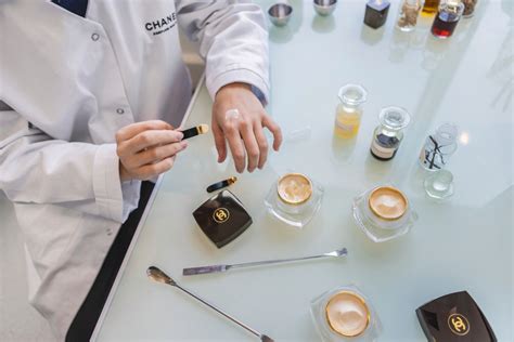 Comment Chanel voit le futur de sa beauté, entre massage du 